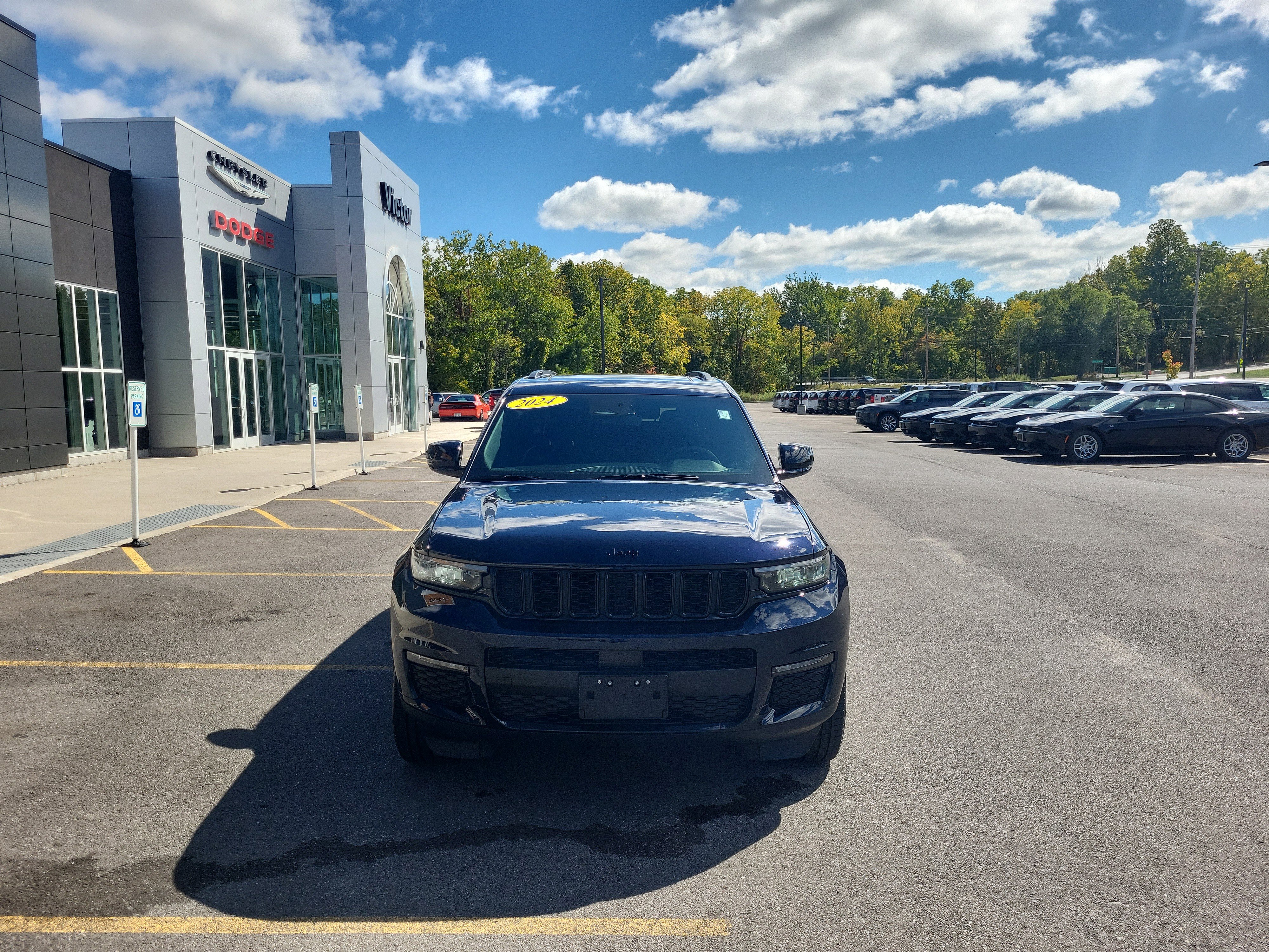 Used 2024 Jeep Grand Cherokee L Limited w/ Black Appearance Package image 21
