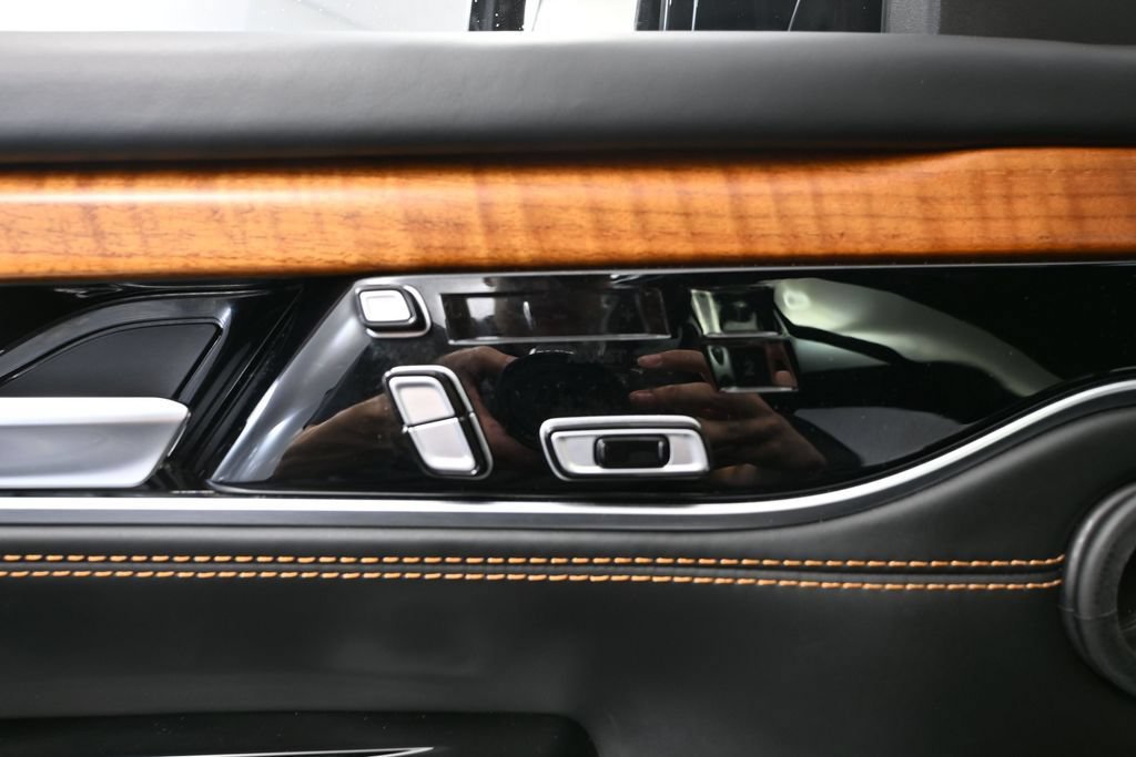 Used 2023 Jeep Grand Wagoneer Series III AWD/4WD image 15