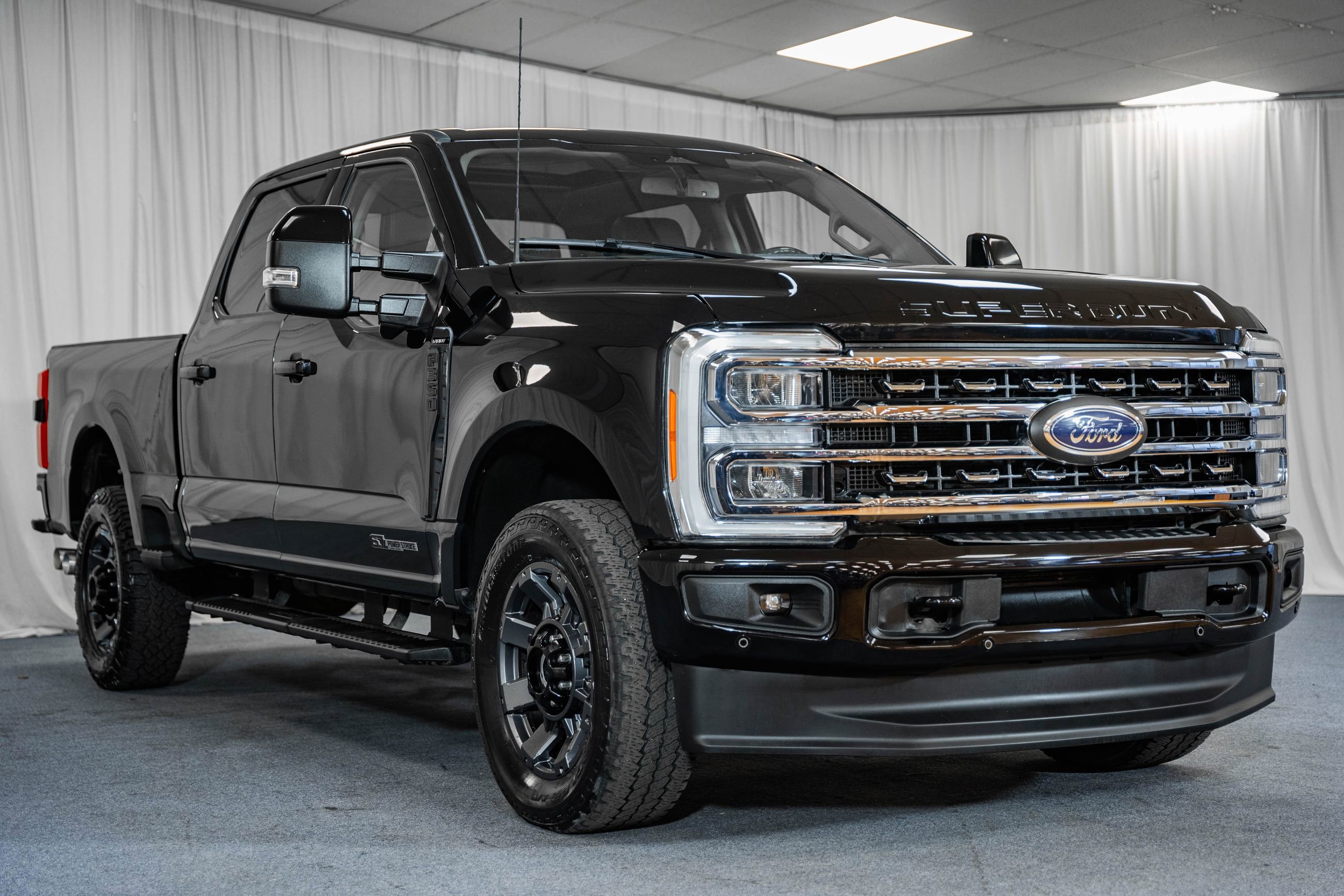 Used 2023 Ford F350 Lariat w/ Lariat Ultimate Package image 1