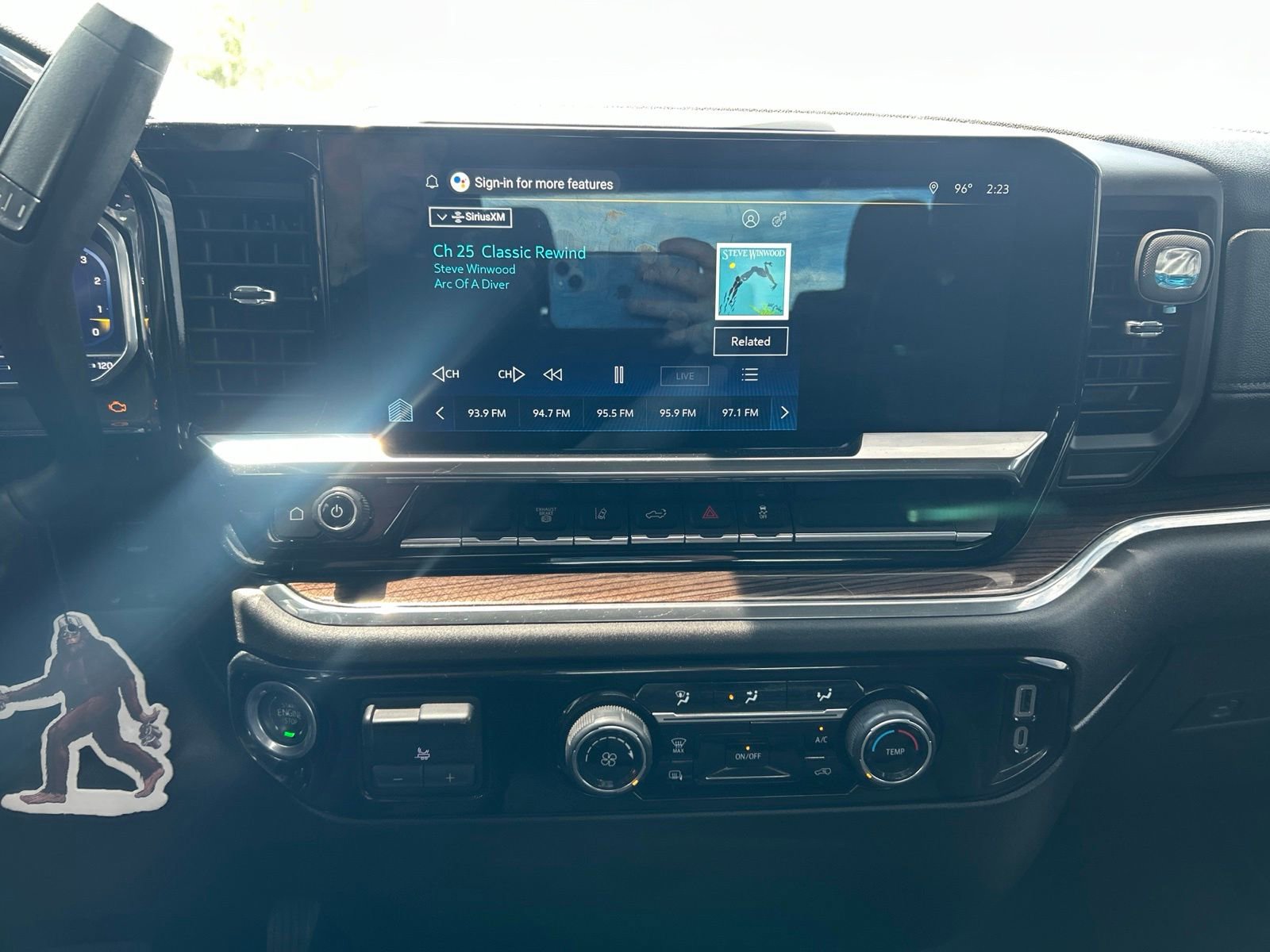 Used 2024 Chevrolet Silverado 2500 LT AWD/4WD image 17
