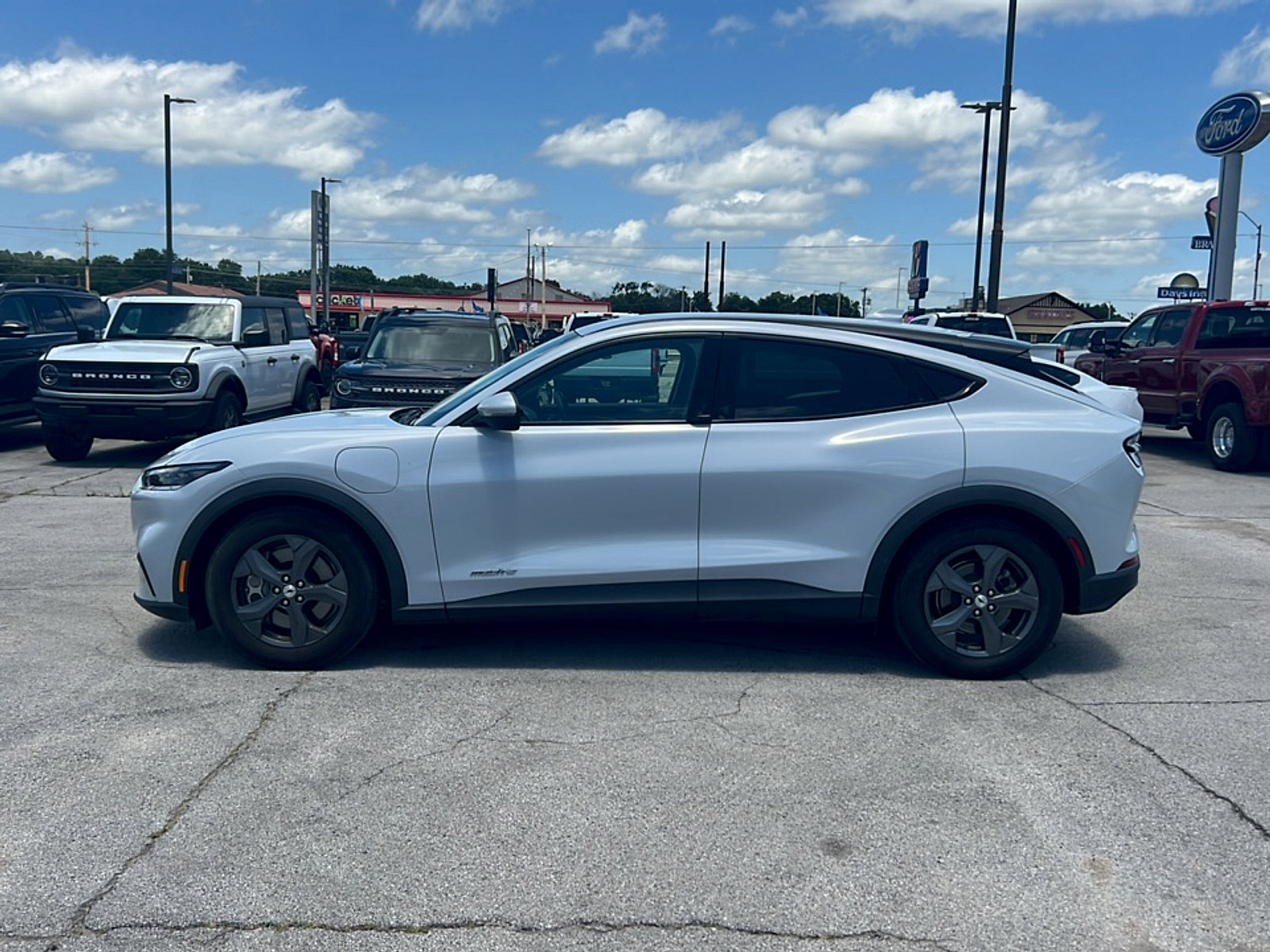 Used 2021 Ford Mustang Mach-E Select RWD image 4