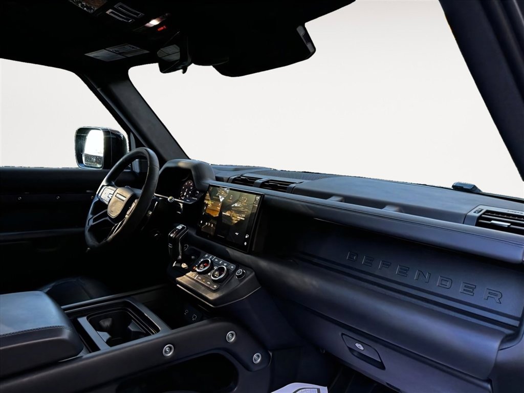 Used 2023 Land Rover Defender 110 V8 image 27