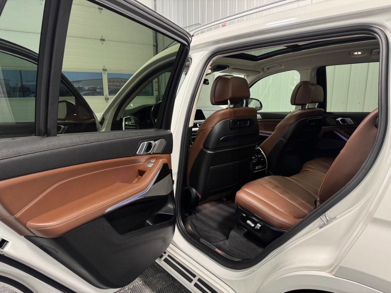 Used 2021 BMW X7 xDrive40i w/ Premium Package image 13