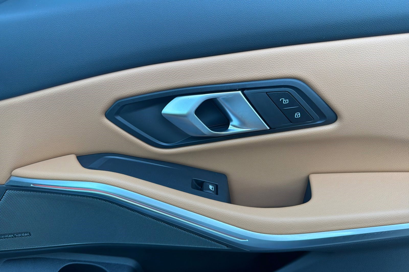 Used 2025 BMW 330i Sedan w/ Premium Package image 21