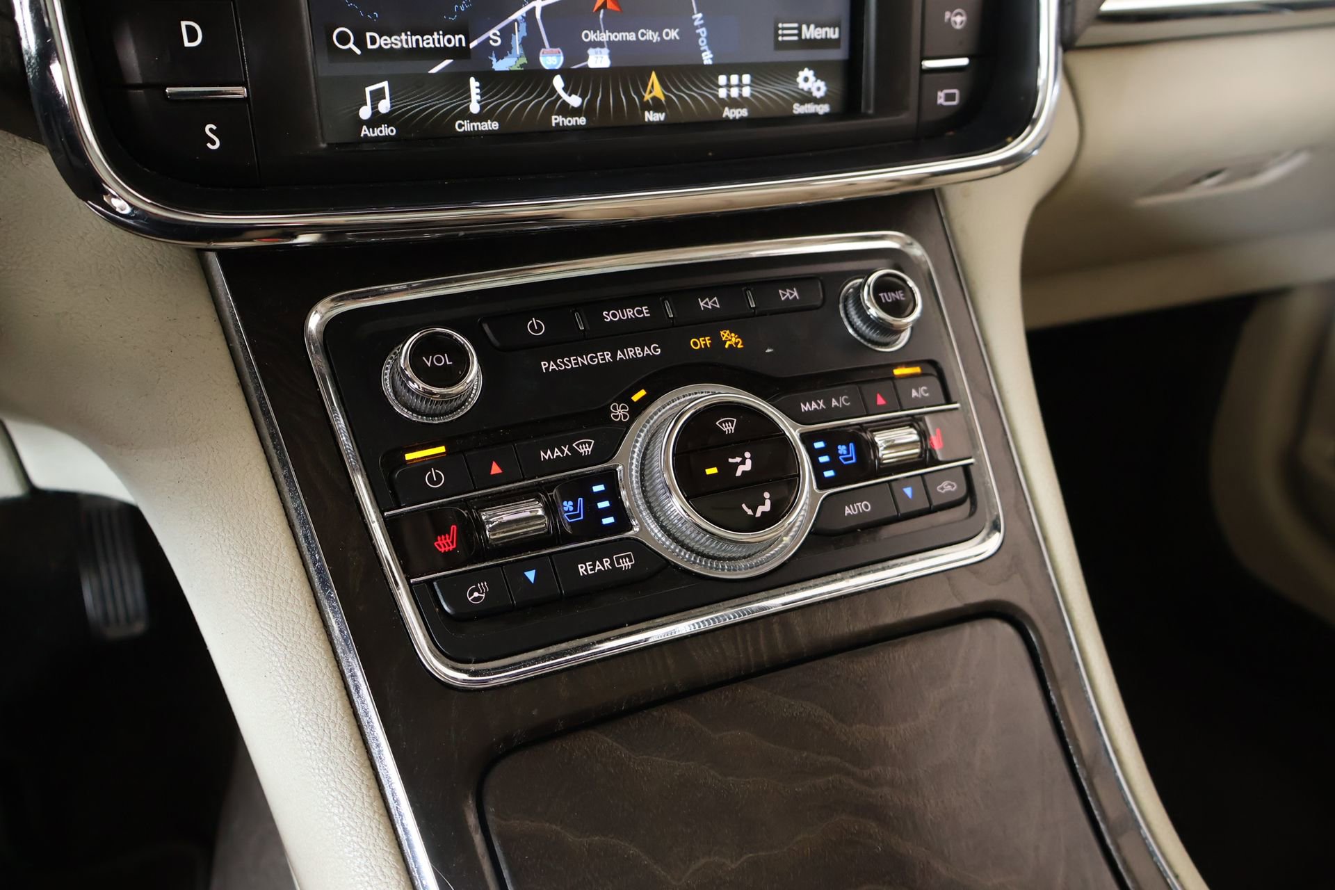 Used 2019 Lincoln Continental Reserve FWD image 8