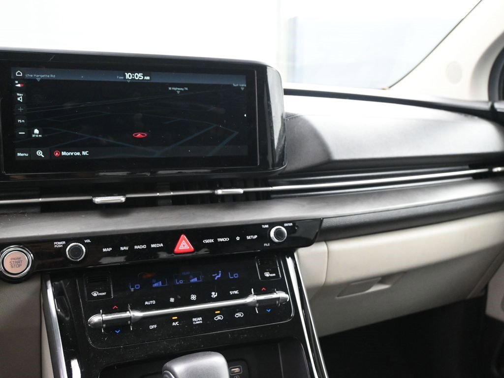 Used 2022 Kia Carnival EX image 13