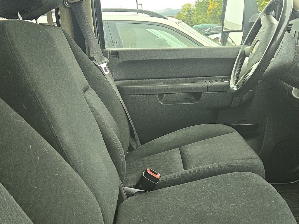 Used 2011 Chevrolet Silverado 3500 LT w/ Interior Plus Package AWD/4WD image 5
