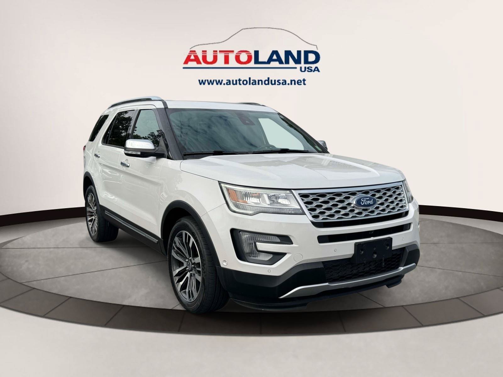 Used 2017 Ford Explorer Platinum AWD/4WD image 2