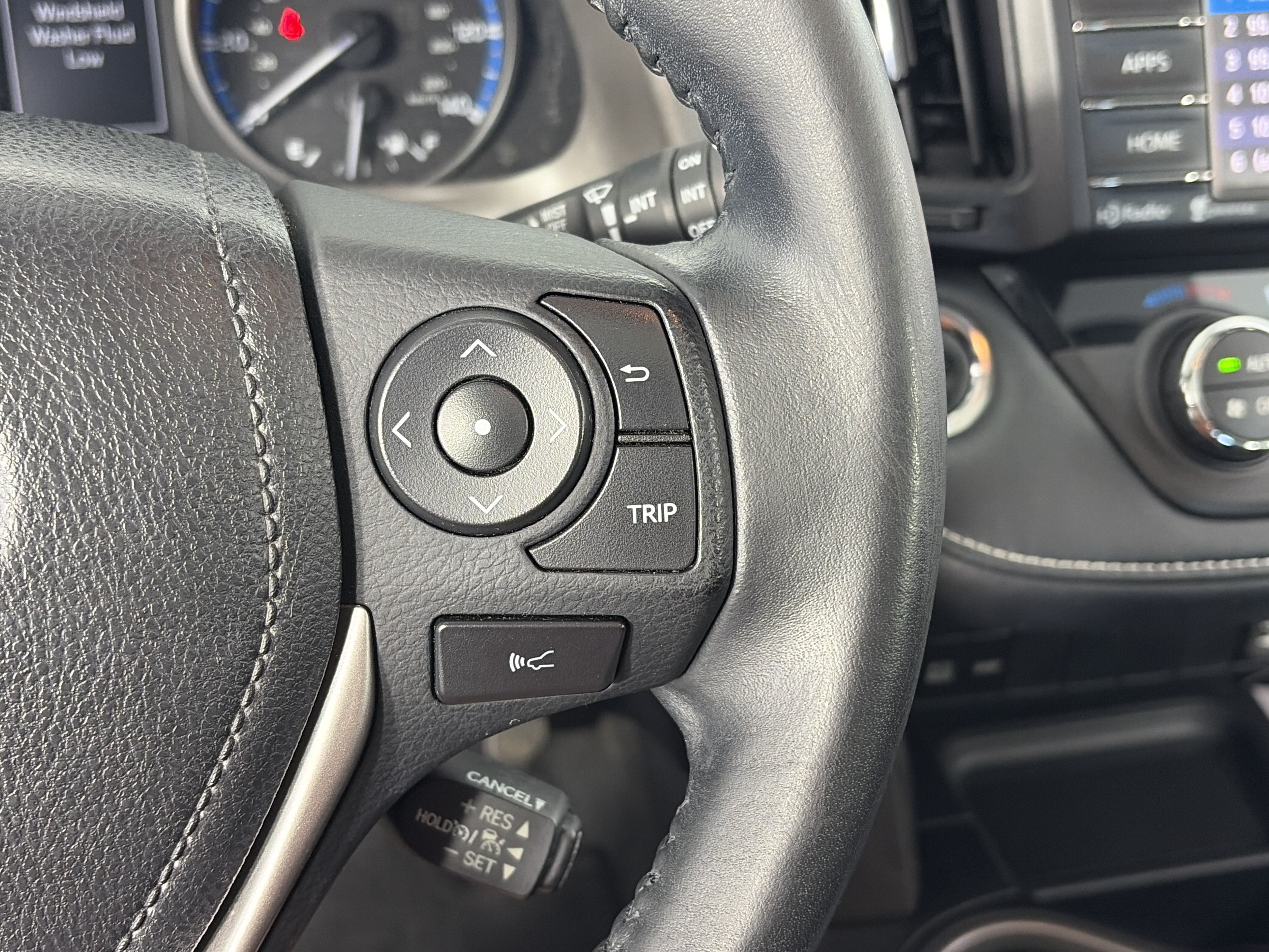 Used 2018 Toyota RAV4 XLE FWD image 30