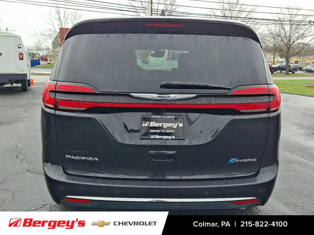 Used 2023 Chrysler Pacifica Touring-L image 6