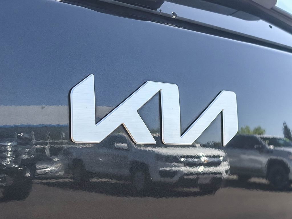 Used 2022 Kia Niro EX image 10