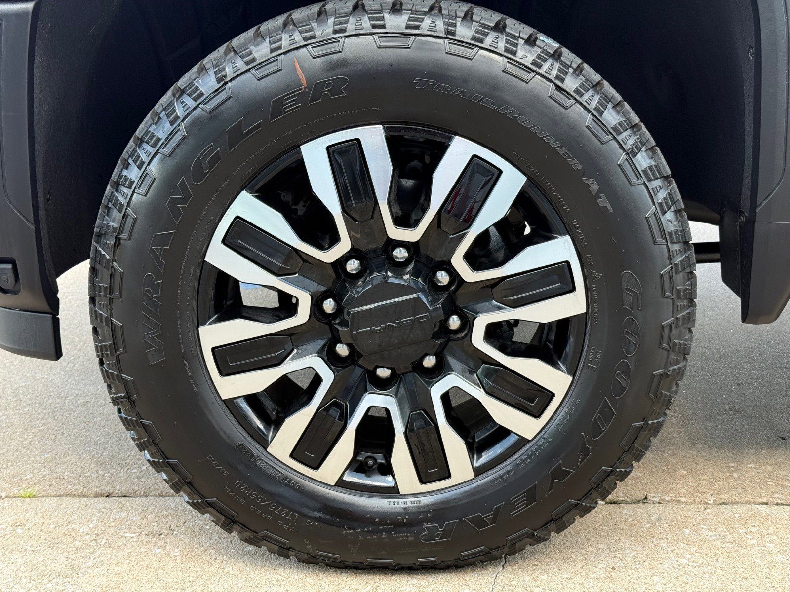 New 2025 GMC Sierra 2500 Denali Ultimate image 9