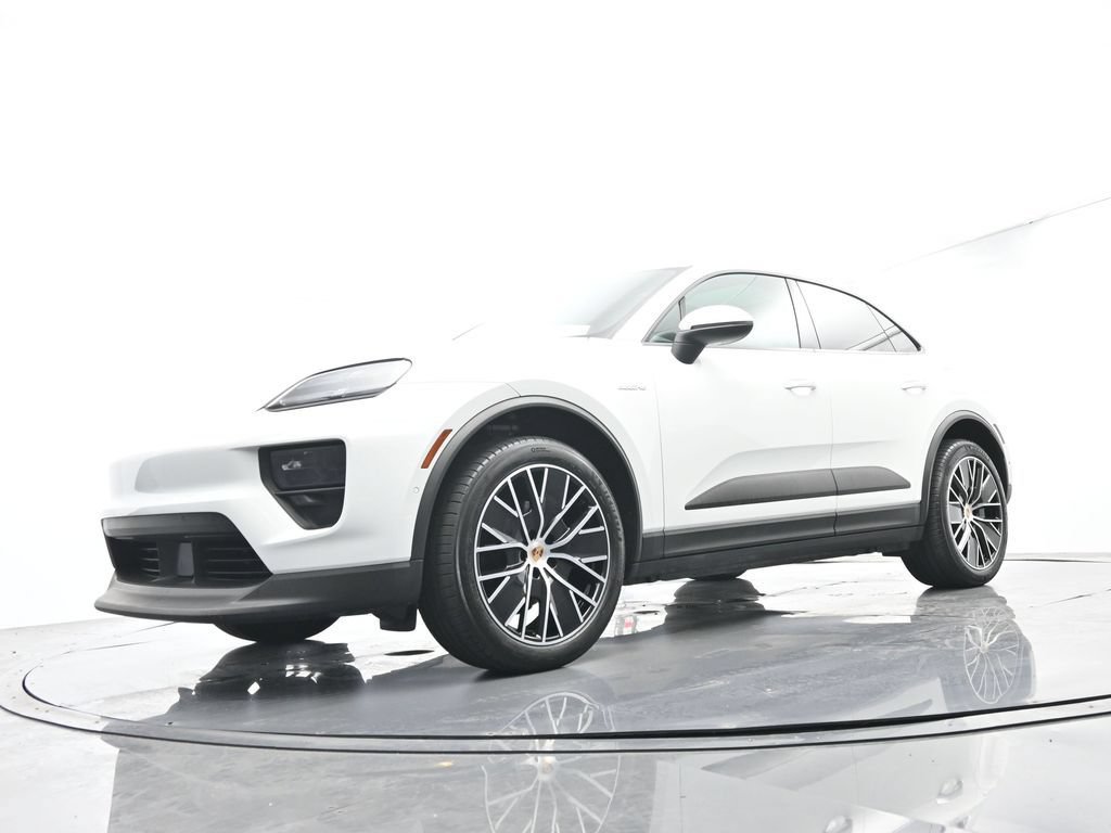 Certified 2025 Porsche Macan Electric RWD image 45