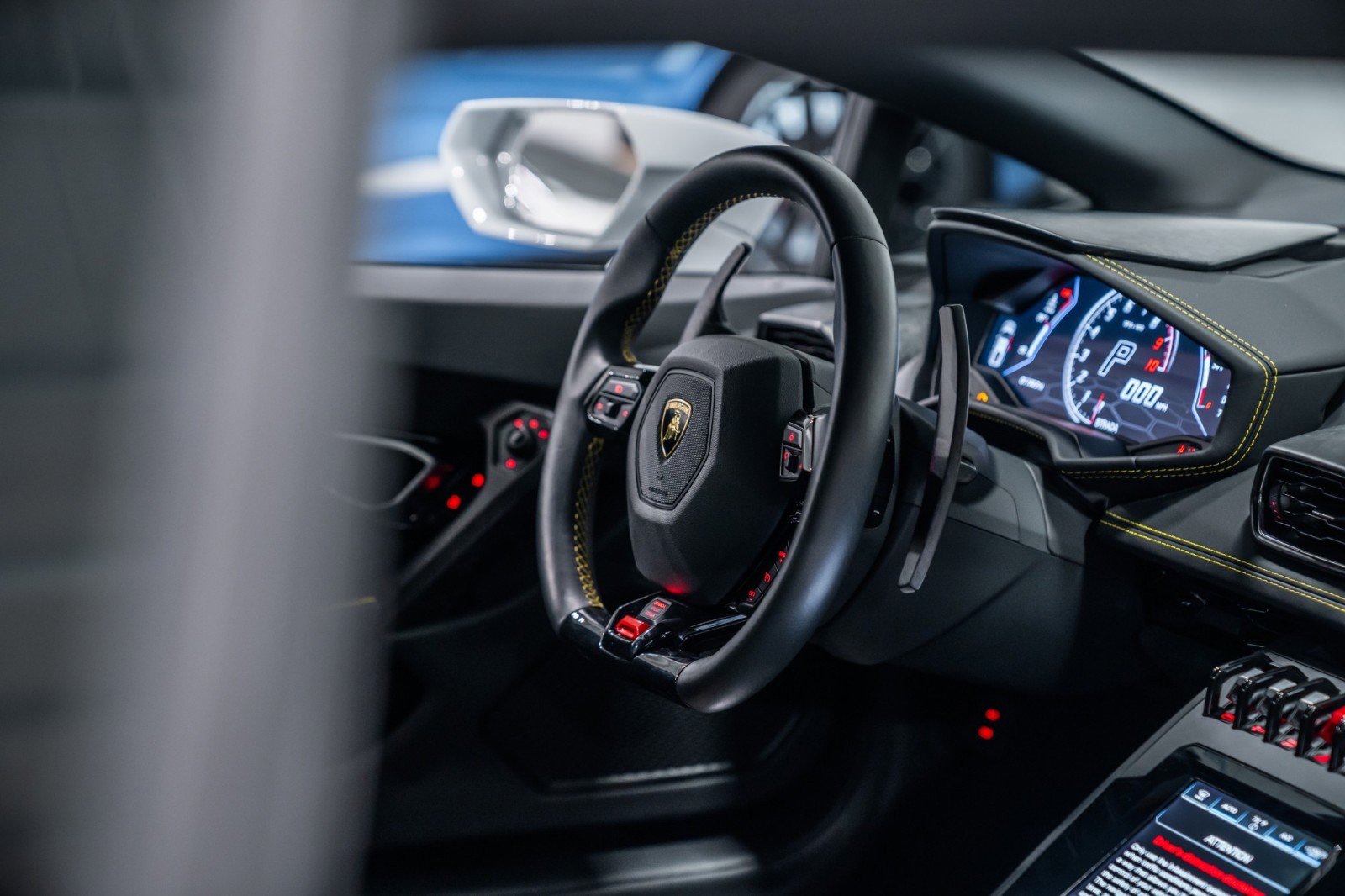 Used 2020 Lamborghini Huracan EVO image 32