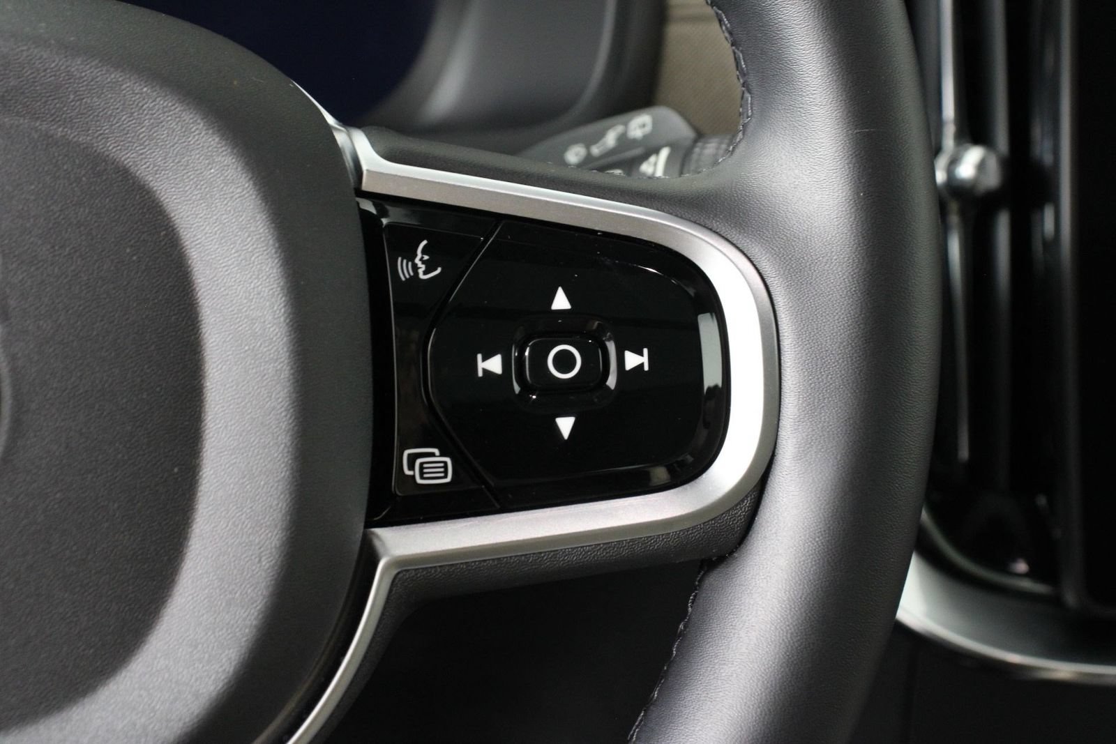 Certified 2026 Volvo XC90 B6 Plus AWD/4WD image 11
