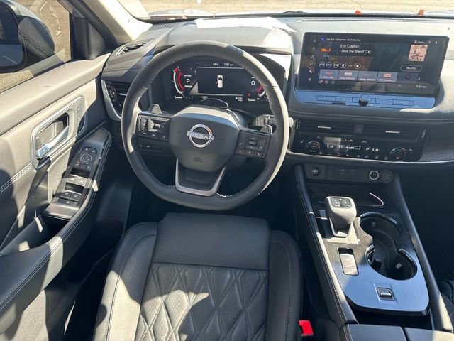 Used 2025 Nissan Rogue Platinum w/ Tech Package image 17