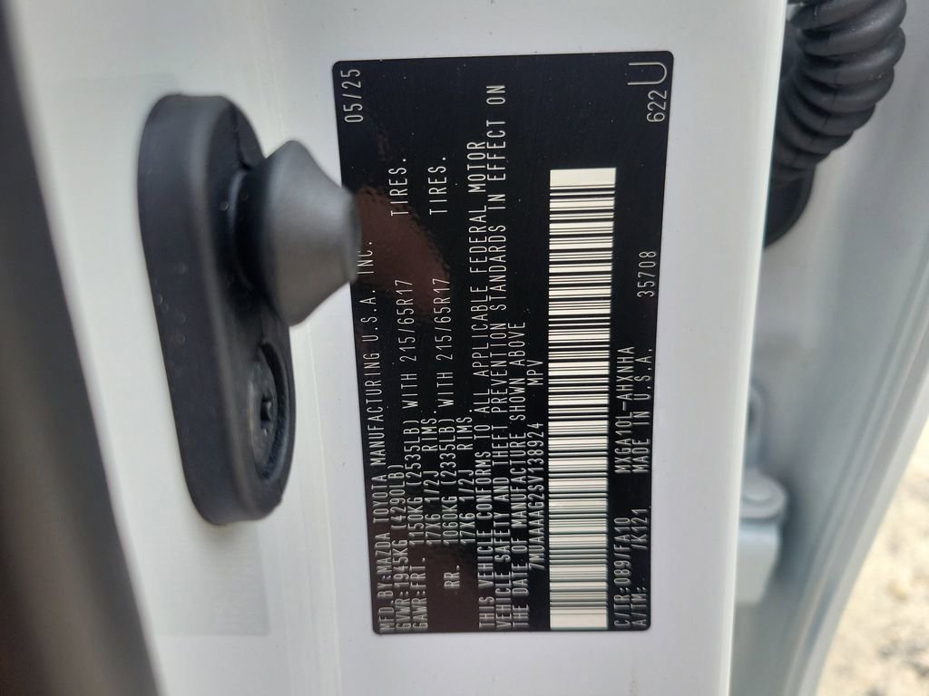 Used 2025 Toyota Corolla Cross L image 30