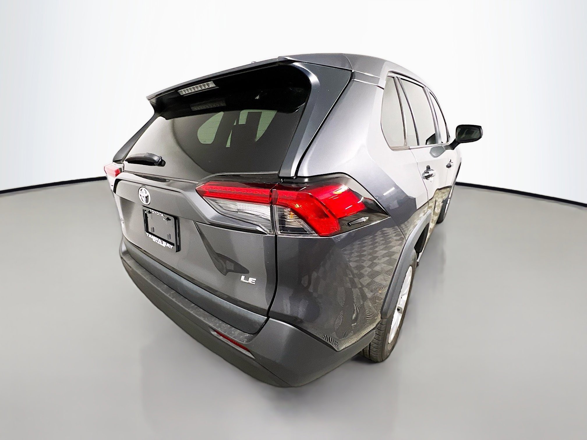Used 2022 Toyota RAV4 LE FWD image 4