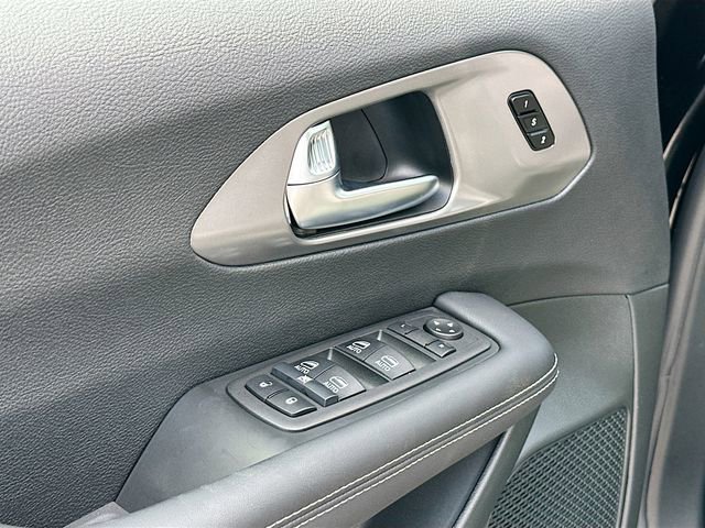 New 2025 Chrysler Pacifica Select image 12