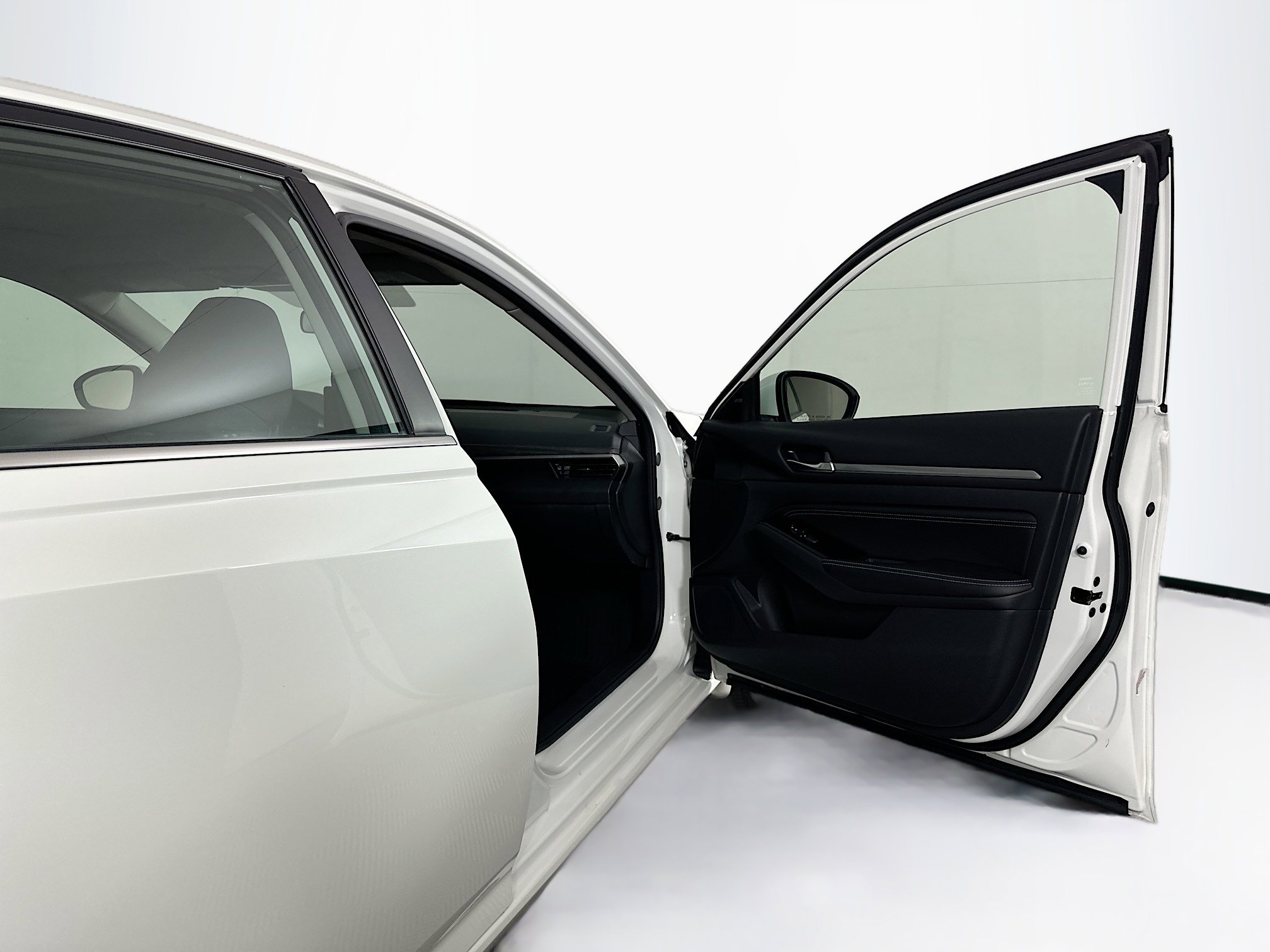 Used 2023 Nissan Altima 2.5 SV w/ SV Premium Package FWD image 32