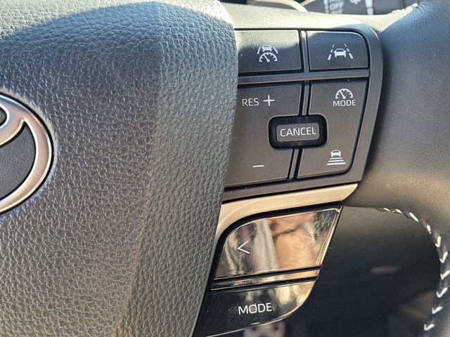 Used 2025 Toyota Camry SE w/ Convenience Package image 15