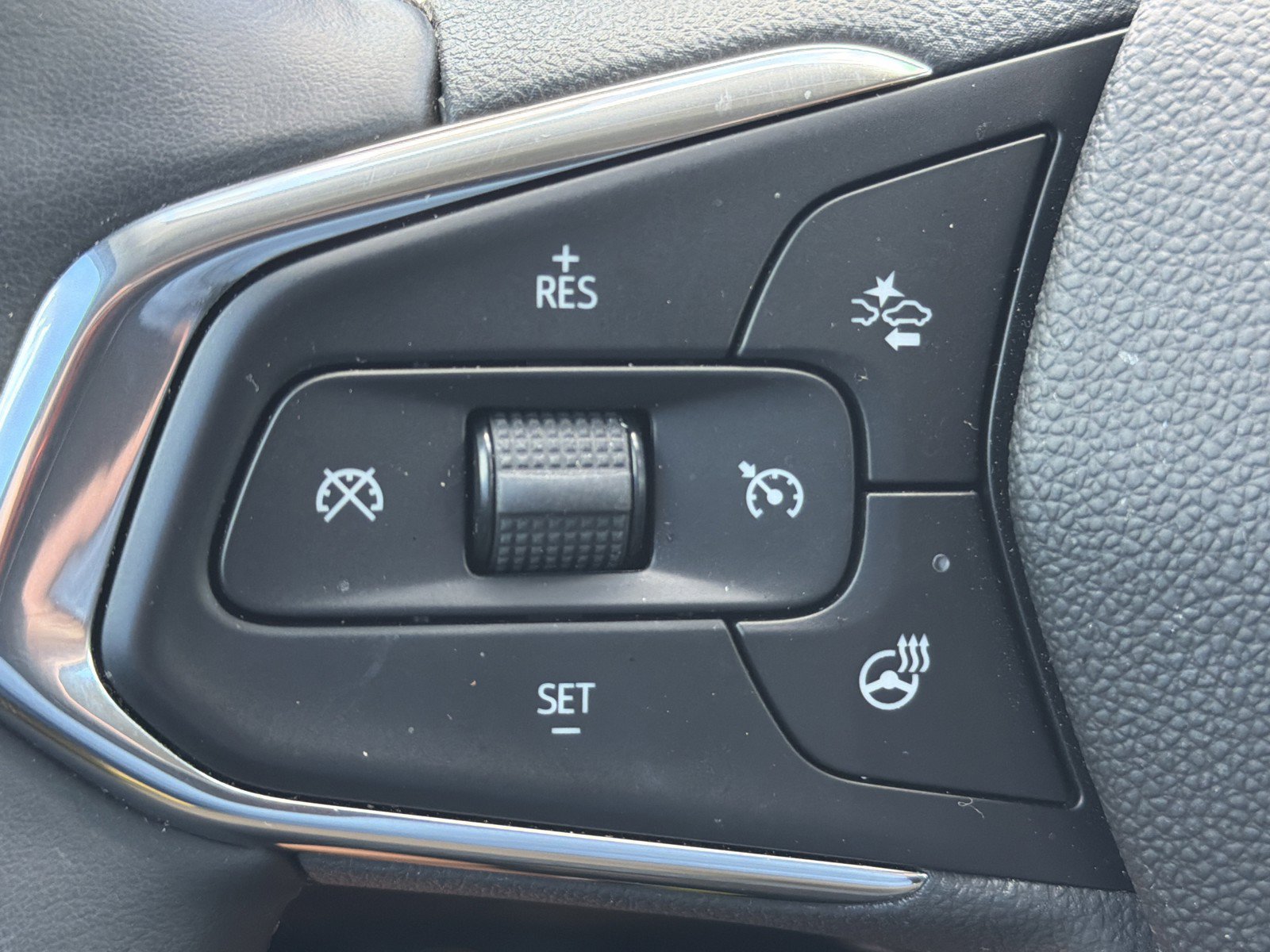 Used 2025 Chevrolet Trax ACTIV w/ Driver Confidence Package FWD image 28