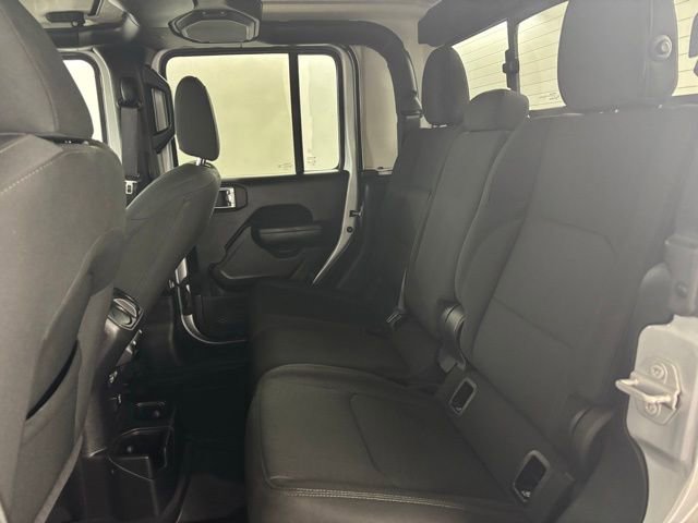 Used 2022 Jeep Gladiator Willys AWD/4WD image 12