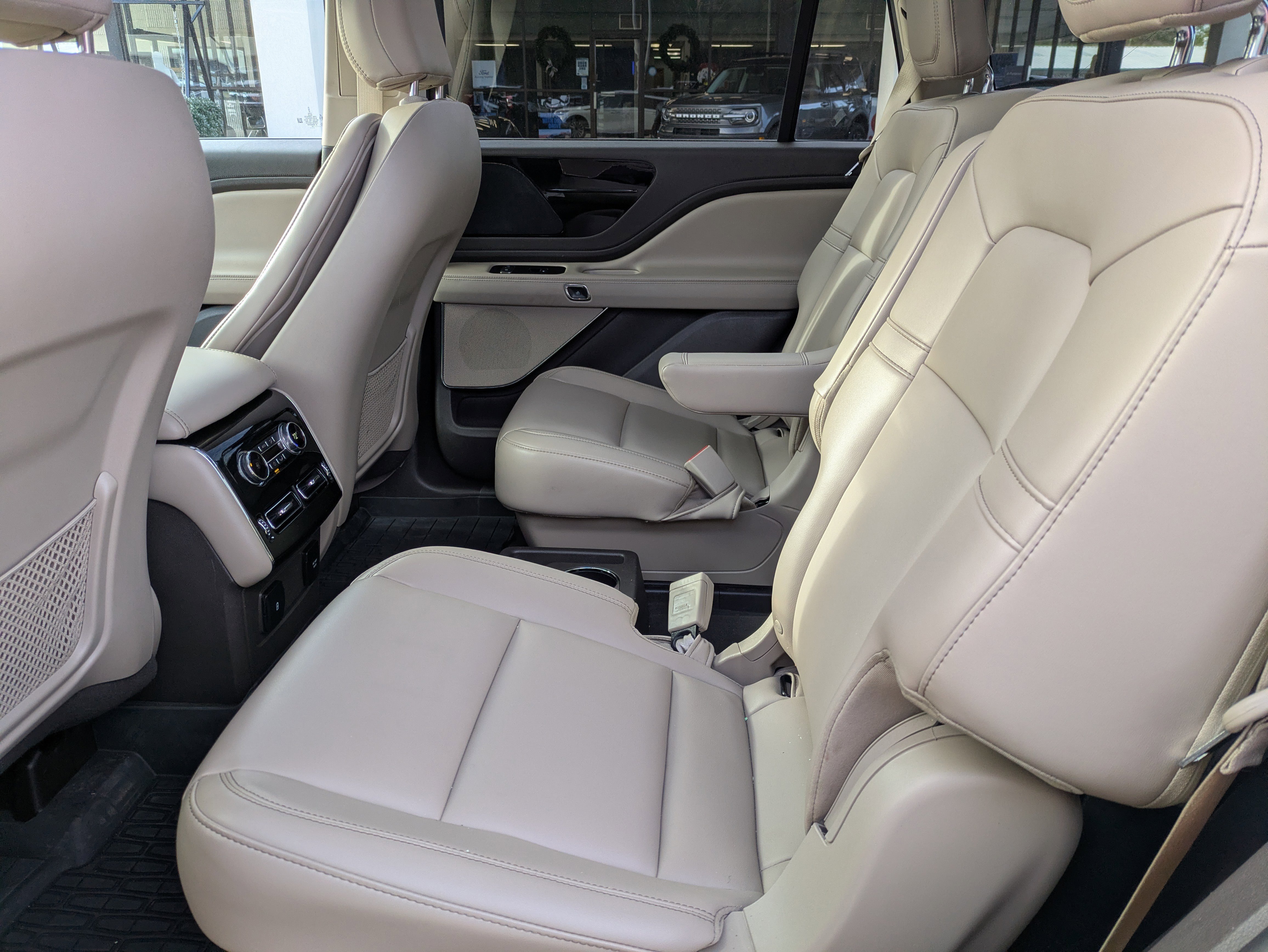 Used 2024 Lincoln Aviator AWD w/ Premium Package image 13