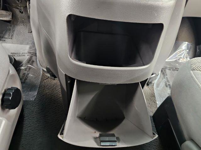 Used 2000 Ford E-150 and Econoline 150 Wagon image 16