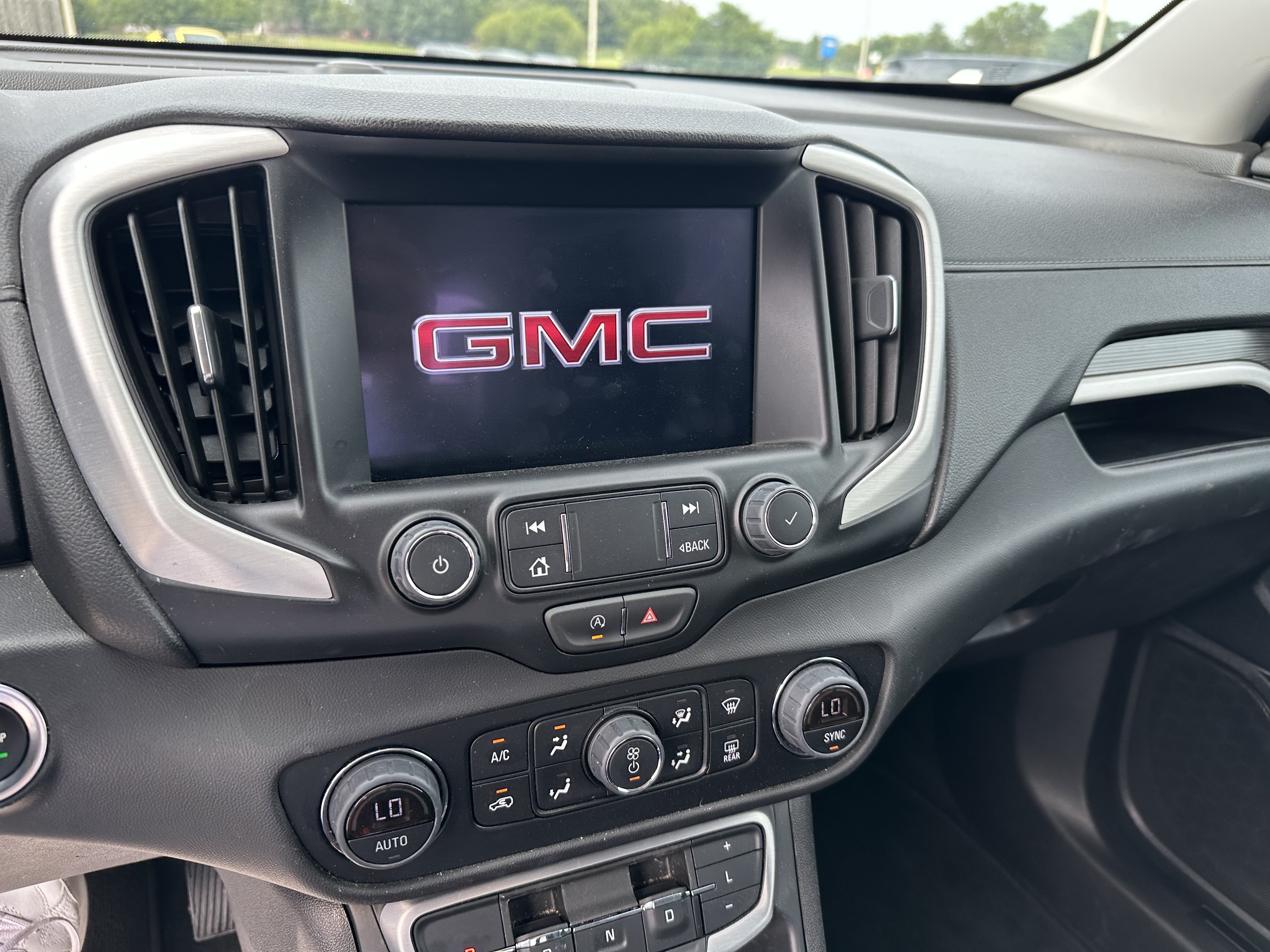 Certified 2024 GMC Terrain SLT AWD/4WD image 8