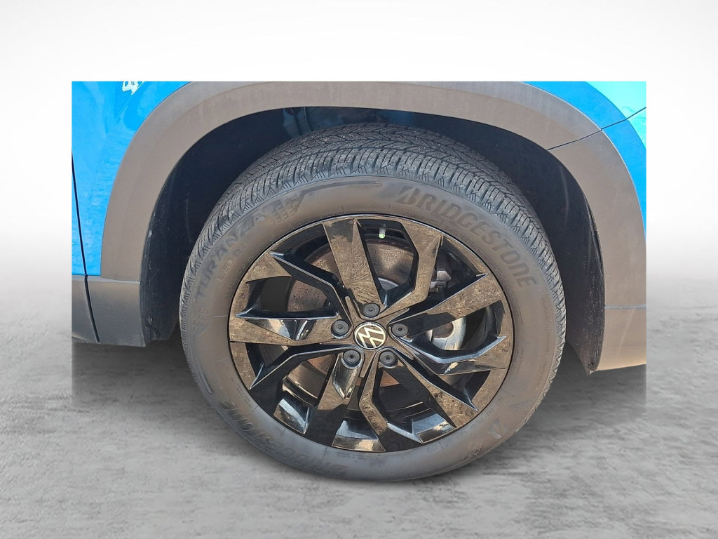 Used 2023 Volkswagen Taos SE w/ Panoramic Sunroof Package image 9
