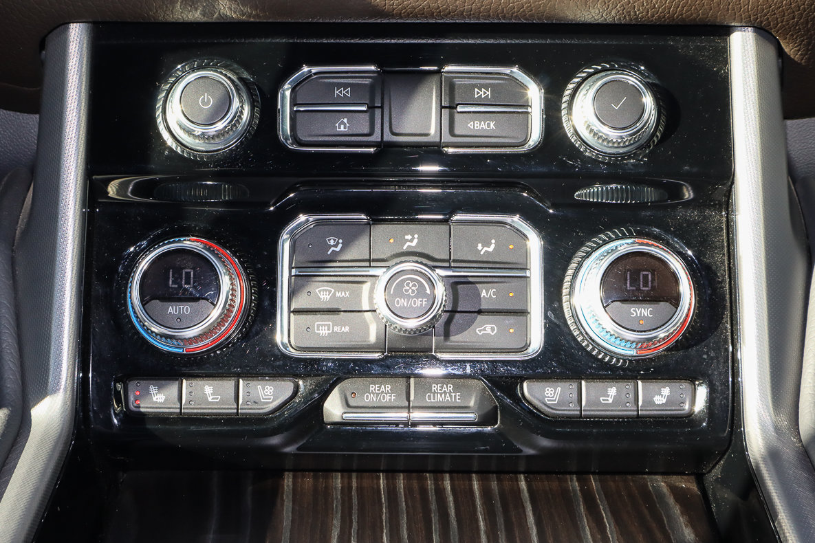 Used 2024 GMC Yukon XL Denali AWD/4WD image 25