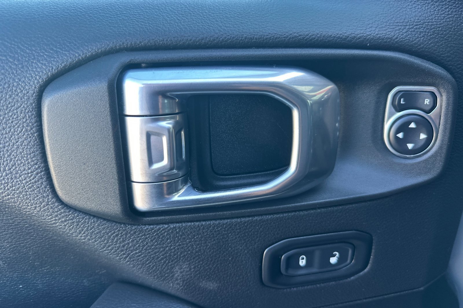 Used 2021 Jeep Wrangler Unlimited Rubicon image 10