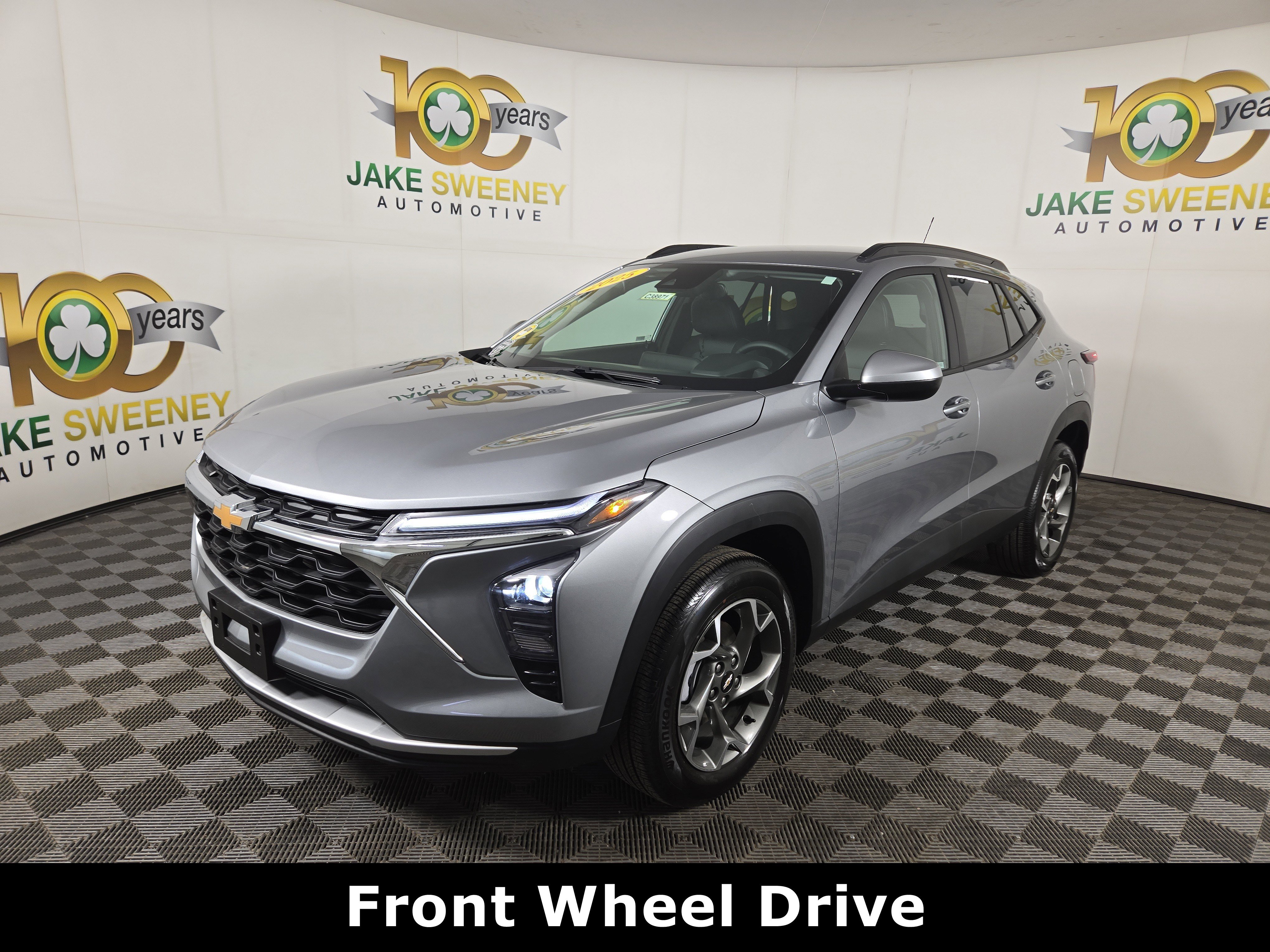 Used 2025 Chevrolet Trax LT w/ LT Convenience Package image 4