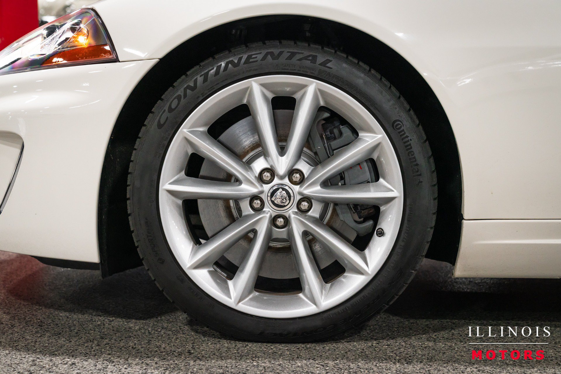 Used 2010 Jaguar XKR R RWD image 9