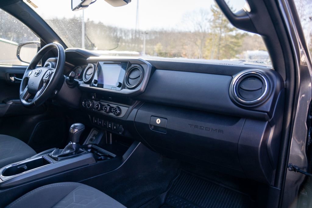 Used 2018 Toyota Tacoma TRD Sport w/ Technology Package image 12