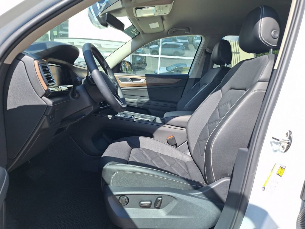 Certified 2026 Volkswagen Atlas SE FWD image 12