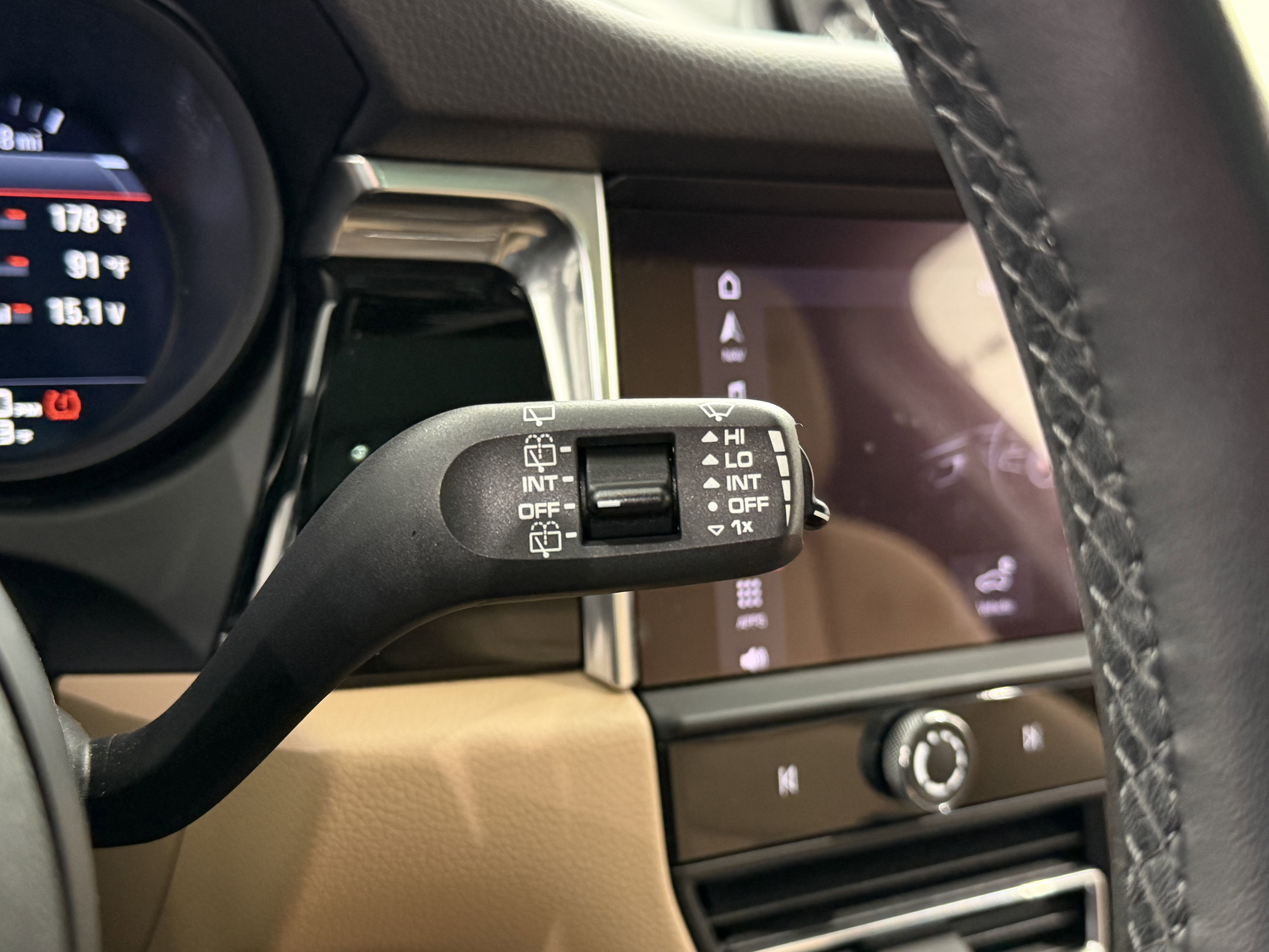 Certified 2025 Porsche Macan image 51