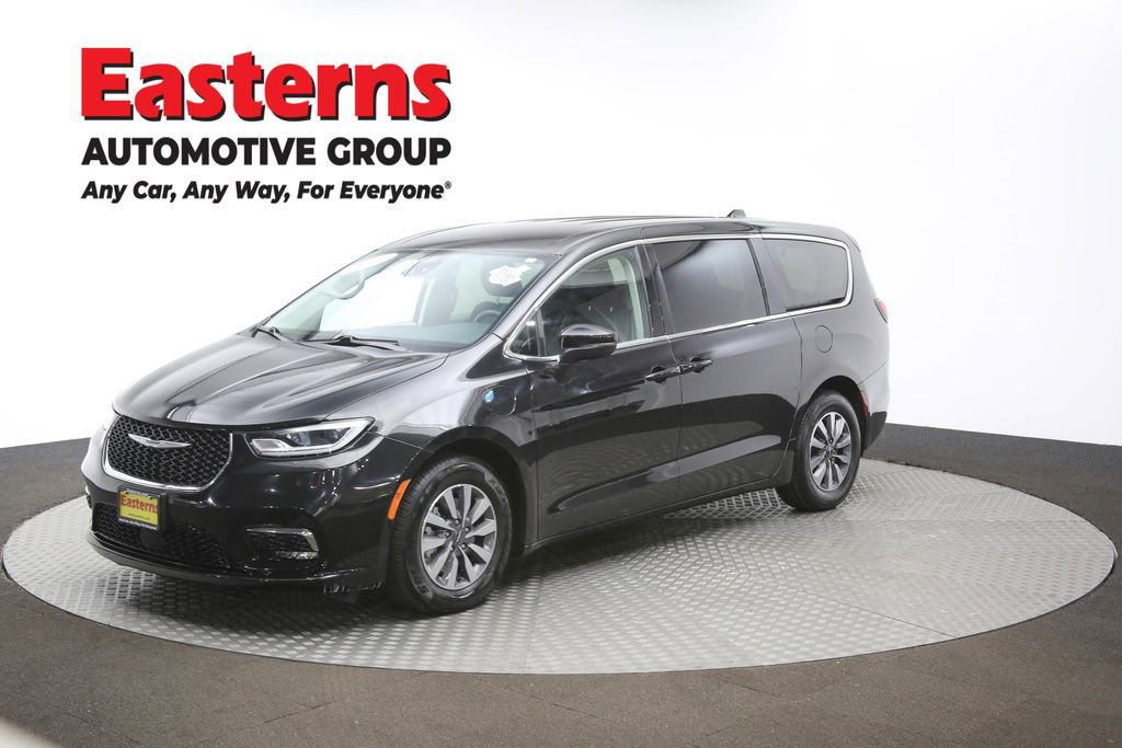 Used 2023 Chrysler Pacifica Touring-L image 53