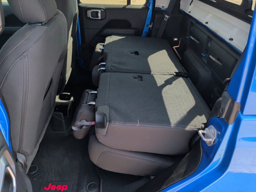 Used 2022 Jeep Gladiator Overland w/ LED Lighting Group AWD/4WD image 43