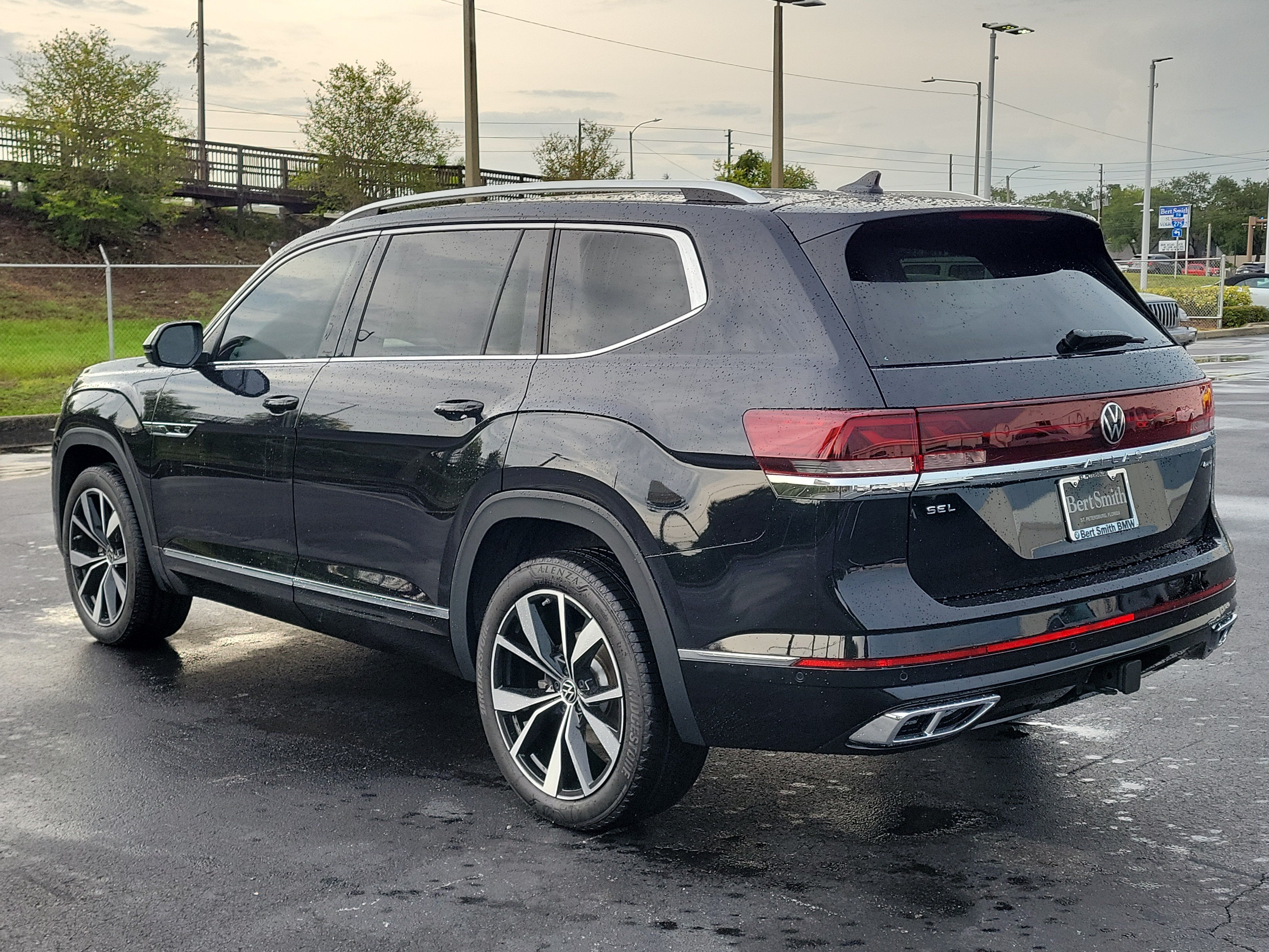 Used 2026 Volkswagen Atlas SEL Premium R-Line AWD/4WD image 4