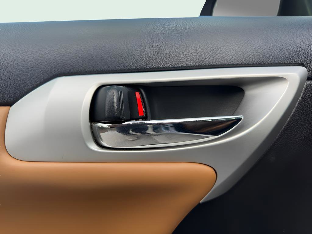 Used 2012 Lexus CT 200h Premium image 42