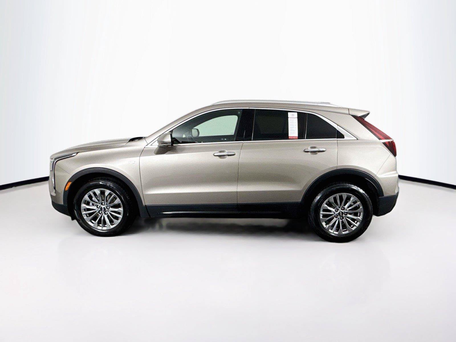 Used 2025 Cadillac XT4 Premium Luxury FWD image 13