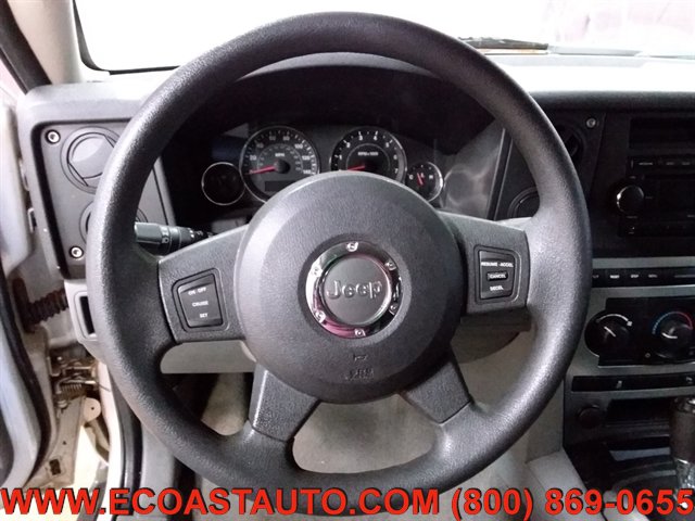Used 2006 Jeep Commander 4WD image 11