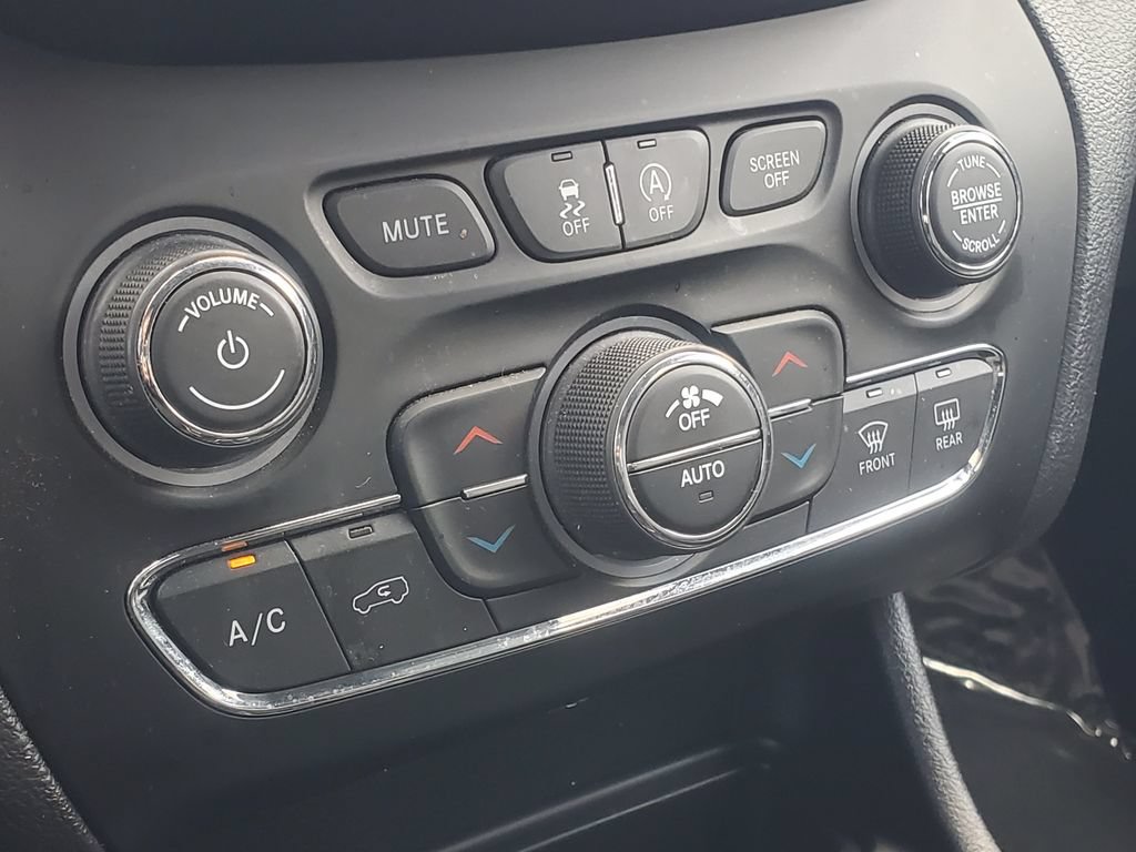 Used 2020 Jeep Cherokee Limited AWD/4WD image 22