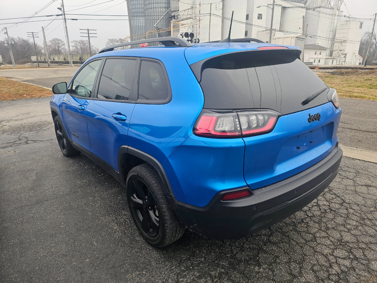 Used 2020 Jeep Cherokee Latitude Plus image 3
