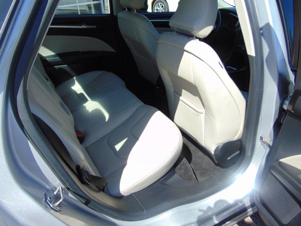Used 2018 Ford Fusion Titanium FWD image 4