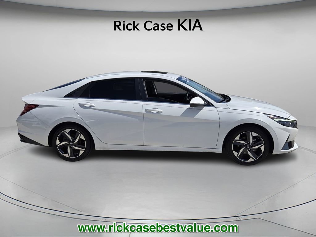 Used 2023 Hyundai Elantra Limited image 4