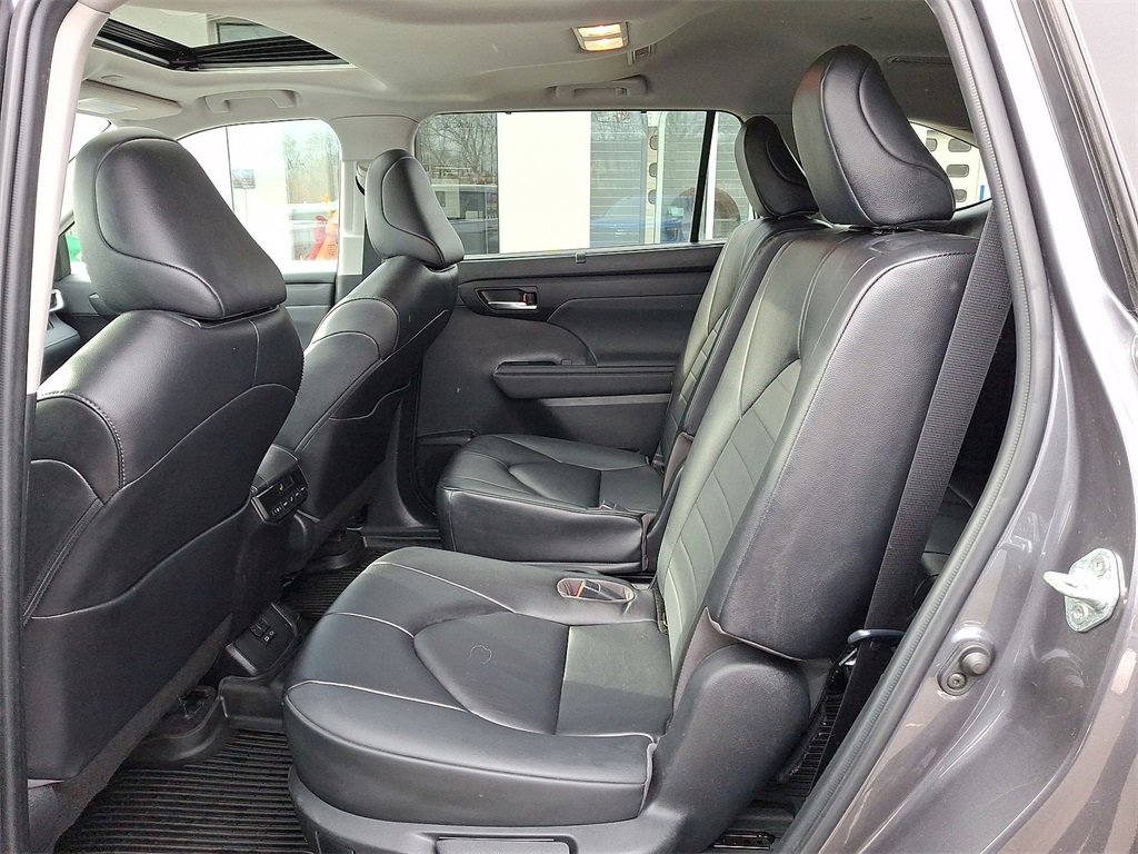 Used 2023 Toyota Highlander XLE image 20