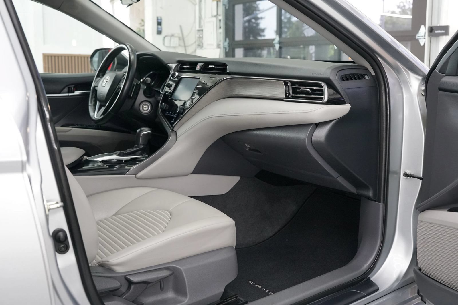 Used 2020 Toyota Camry SE FWD image 30
